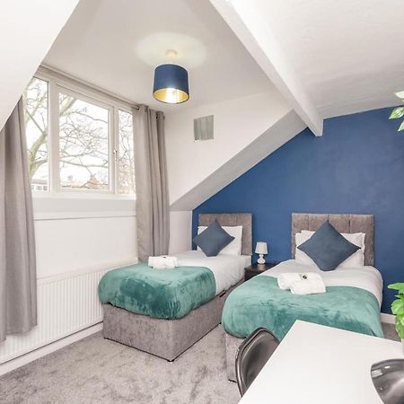 Leeds 4-Bed House - Sleeps 9 Free Parking & Wifi Villa Exterior photo