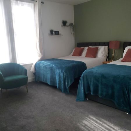 Leeds 4-Bed House - Sleeps 9 Free Parking & Wifi Villa Exterior photo