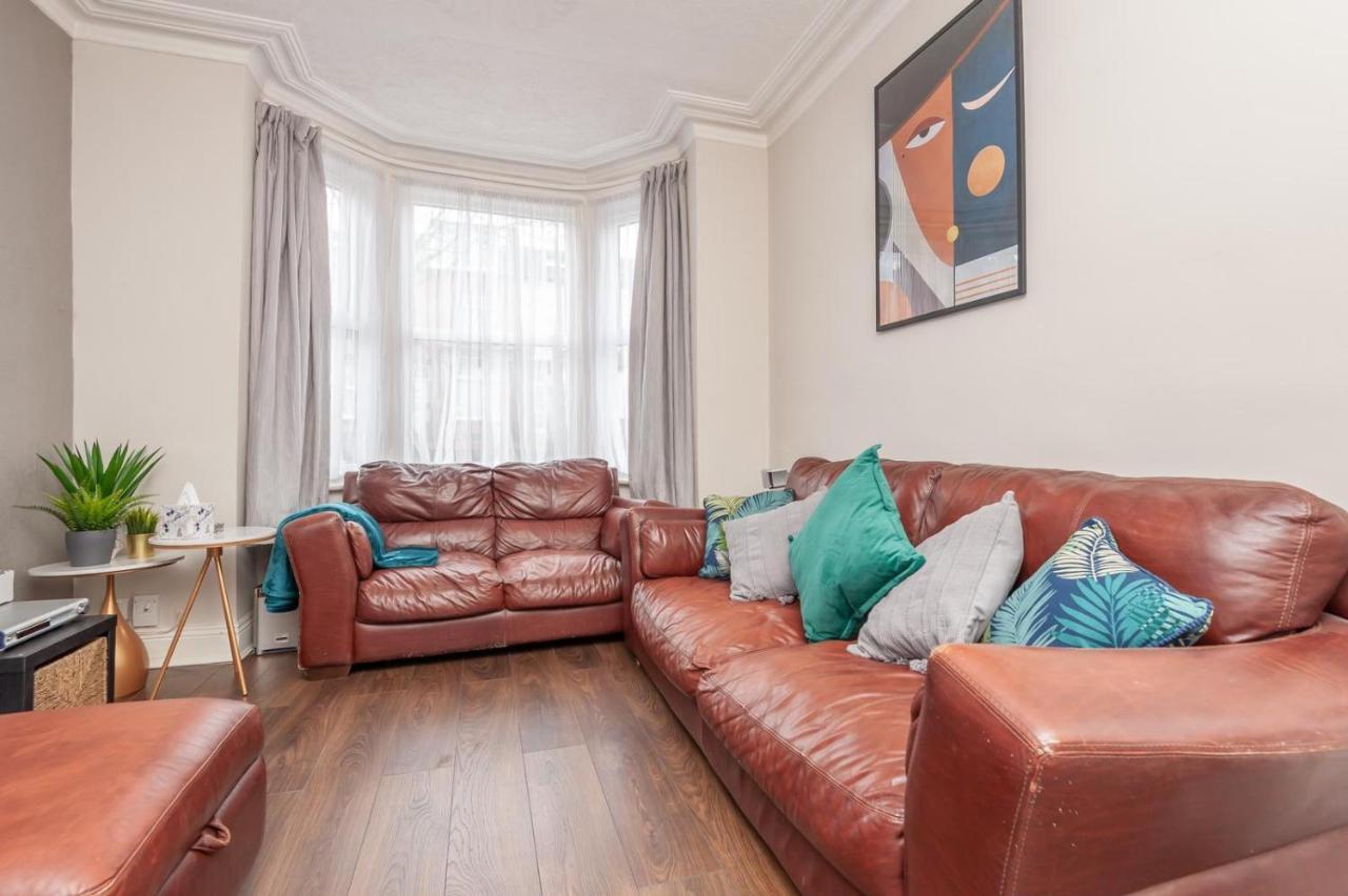 Leeds 4-Bed House - Sleeps 9 Free Parking & Wifi Villa Exterior photo