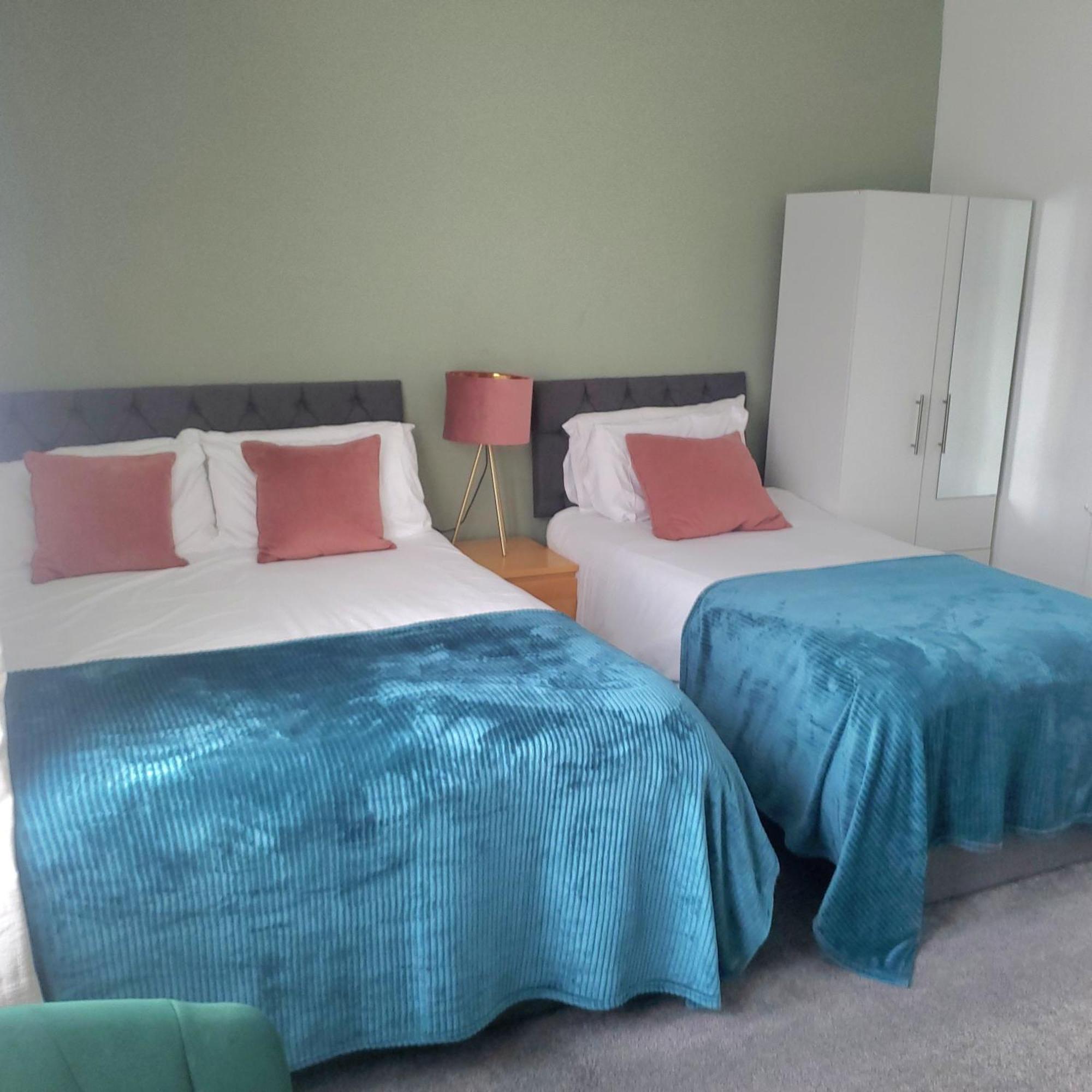 Leeds 4-Bed House - Sleeps 9 Free Parking & Wifi Villa Exterior photo